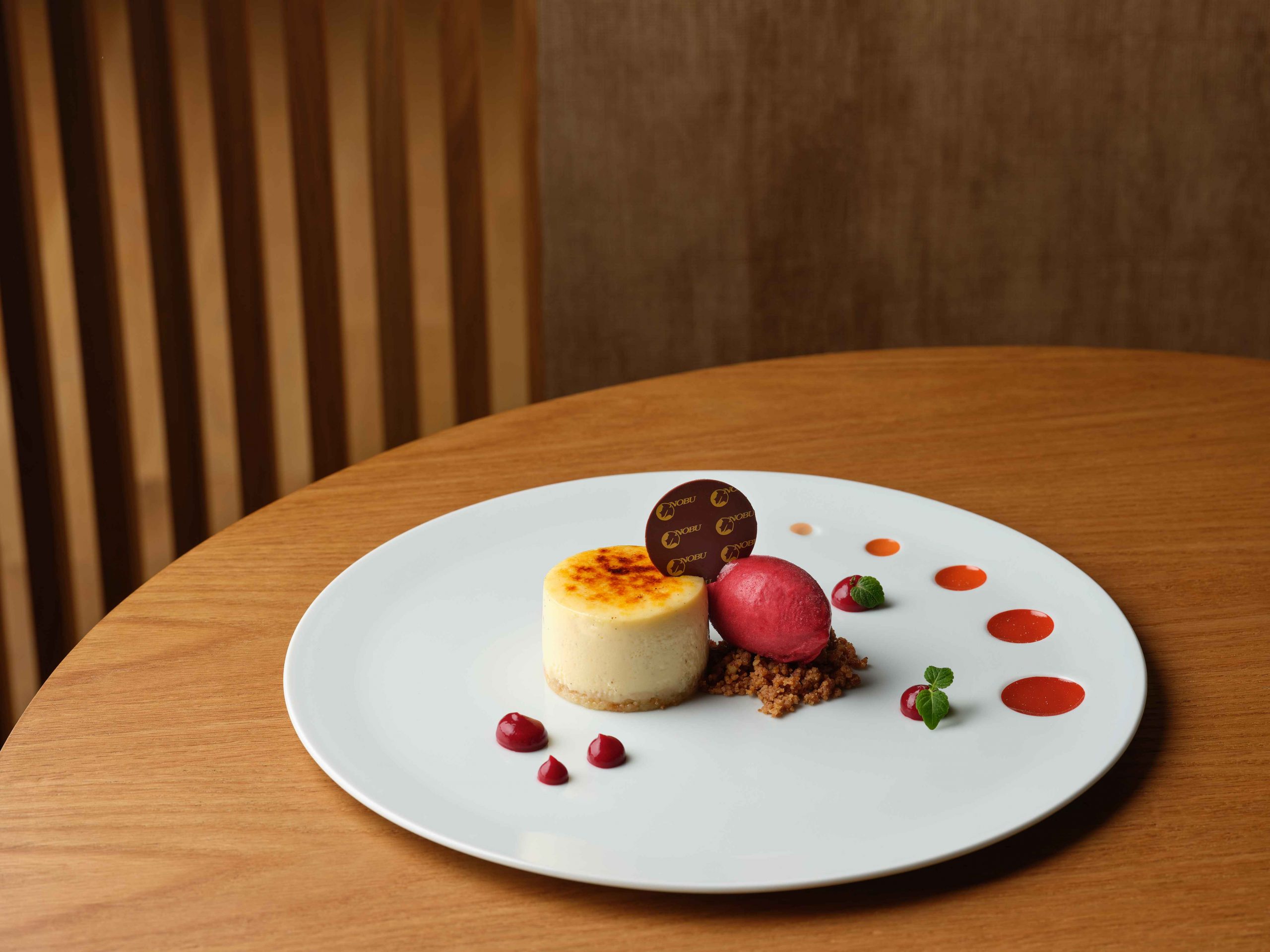 NOBUシンガポール CHEESECAKE WITH RASPBERRY WASABI SORBET NOBU シンガポール